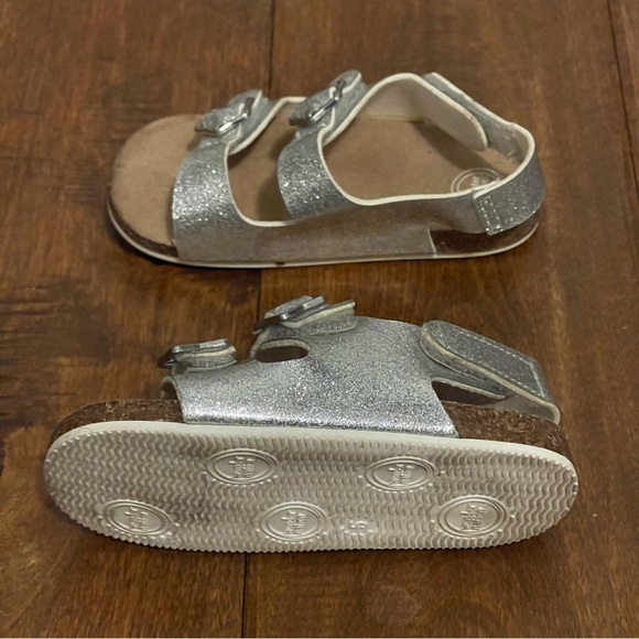 FINAL || WONDER NATION || Silver Buckle Back Strap Footbed Sandal || size 5 - Picture 2 of 8